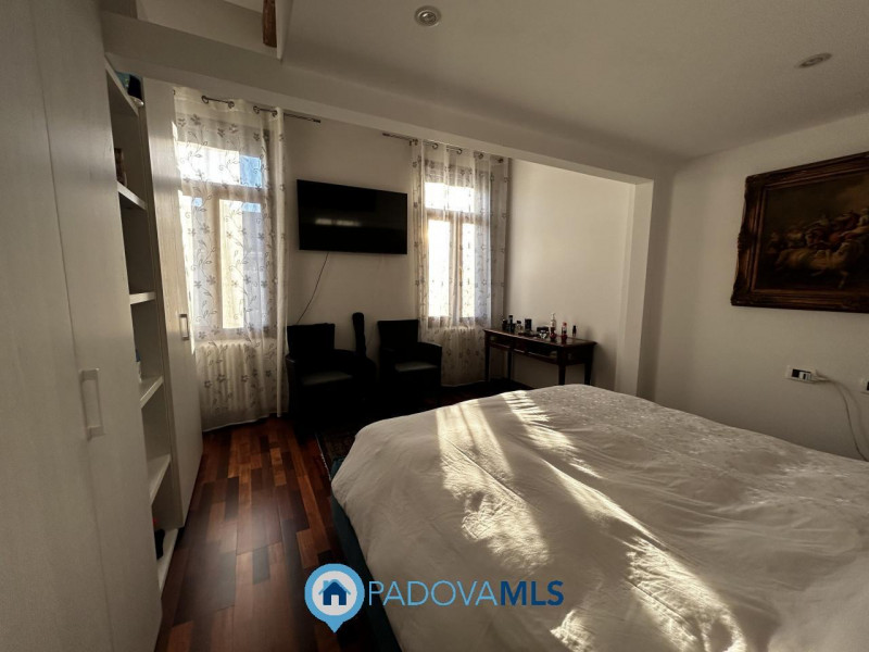 Immobile in esclusiva al Gruppo Padova MLS

Scopri questa affascinante bifamiliare situata nel cu...