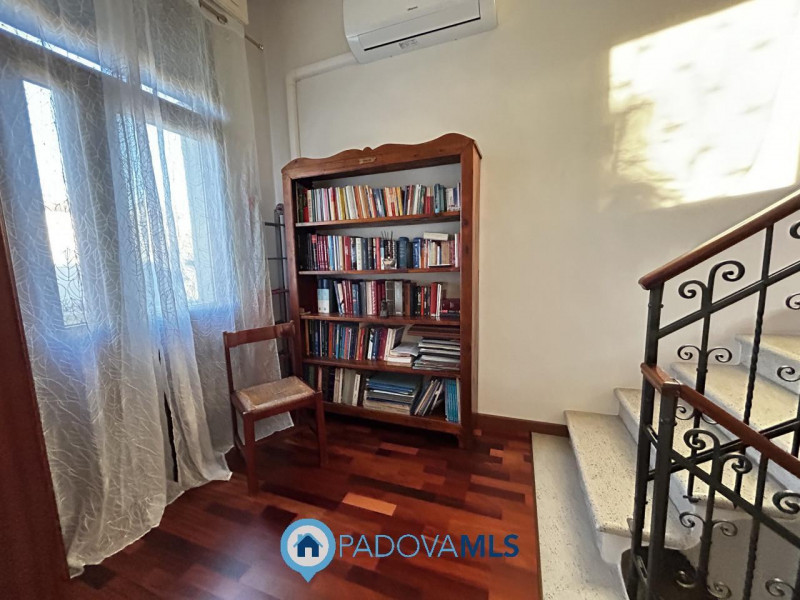 Immobile in esclusiva al Gruppo Padova MLS

Scopri questa affascinante bifamiliare situata nel cu...