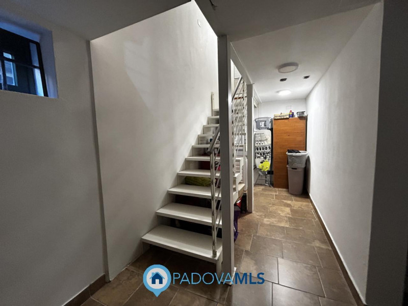 Immobile in esclusiva al Gruppo Padova MLS

Scopri questa affascinante bifamiliare situata nel cu...