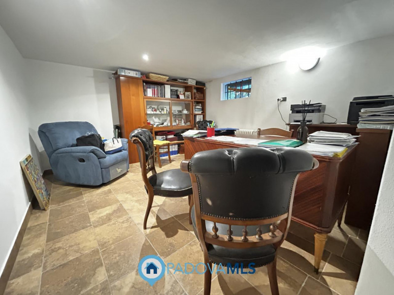 Immobile in esclusiva al Gruppo Padova MLS

Scopri questa affascinante bifamiliare situata nel cu...