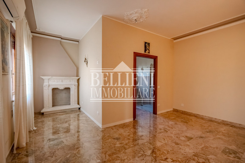 ANCONETTA - proponiamo in vendita una villa di 350 mq immersa nel verde nella cornice della prest...