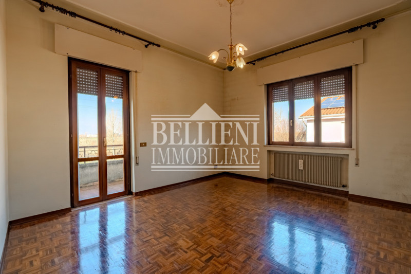 ANCONETTA - proponiamo in vendita una villa di 350 mq immersa nel verde nella cornice della prest...