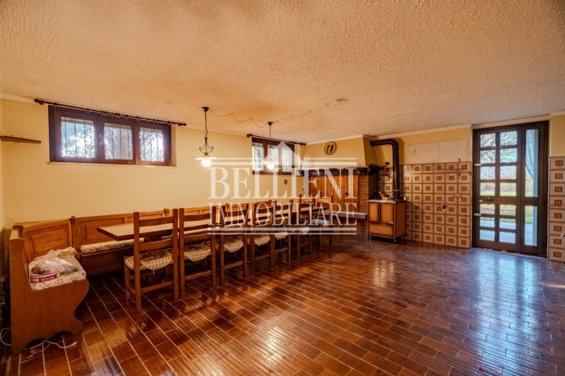 ANCONETTA - proponiamo in vendita una villa di 350 mq immersa nel verde nella cornice della prest...