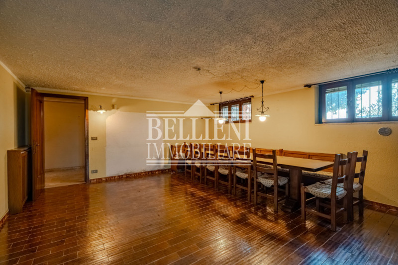 ANCONETTA - proponiamo in vendita una villa di 350 mq immersa nel verde nella cornice della prest...