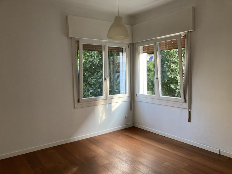 In zona interna del quartiere residenziale di Santa Bertilla, proponiamo in affitto un appartamen...