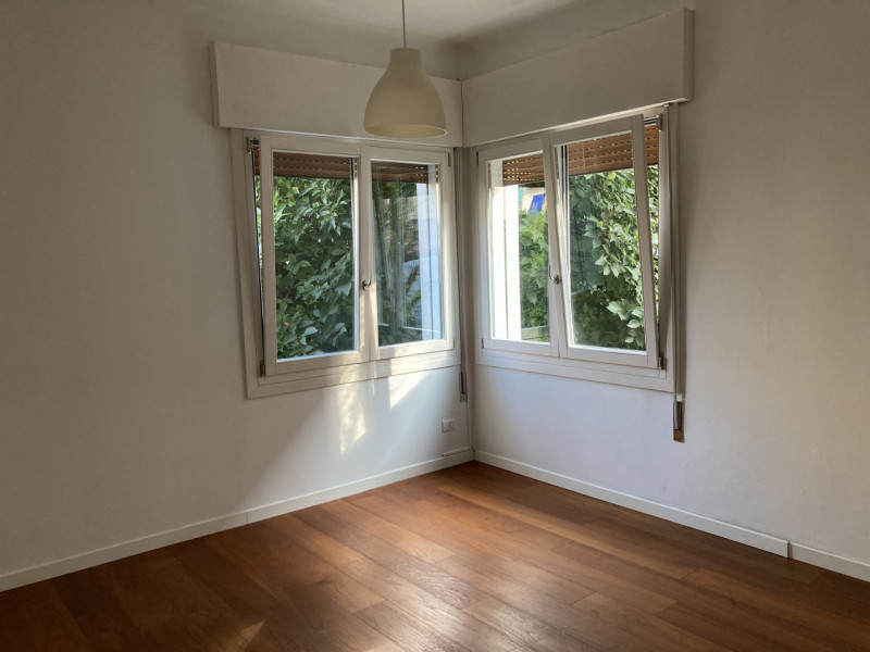 In zona interna del quartiere residenziale di Santa Bertilla, proponiamo in affitto un appartamen...