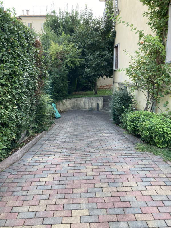 In zona interna del quartiere residenziale di Santa Bertilla, proponiamo in affitto un appartamen...