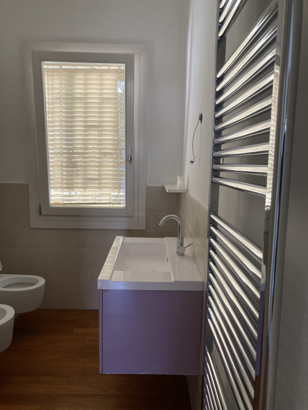 In zona interna del quartiere residenziale di Santa Bertilla, proponiamo in affitto un appartamen...