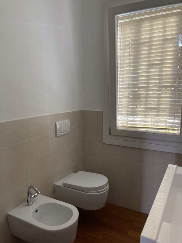 In zona interna del quartiere residenziale di Santa Bertilla, proponiamo in affitto un appartamen...