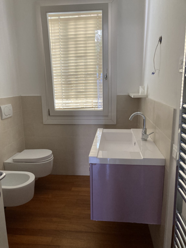 In zona interna del quartiere residenziale di Santa Bertilla, proponiamo in affitto un appartamen...