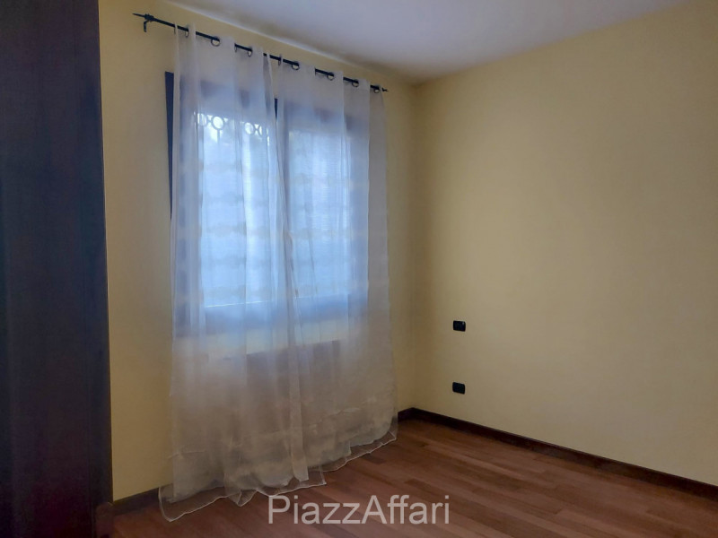 In signorile e riservato contesto si propone, in affitto, appartamento al piano terra composto da...