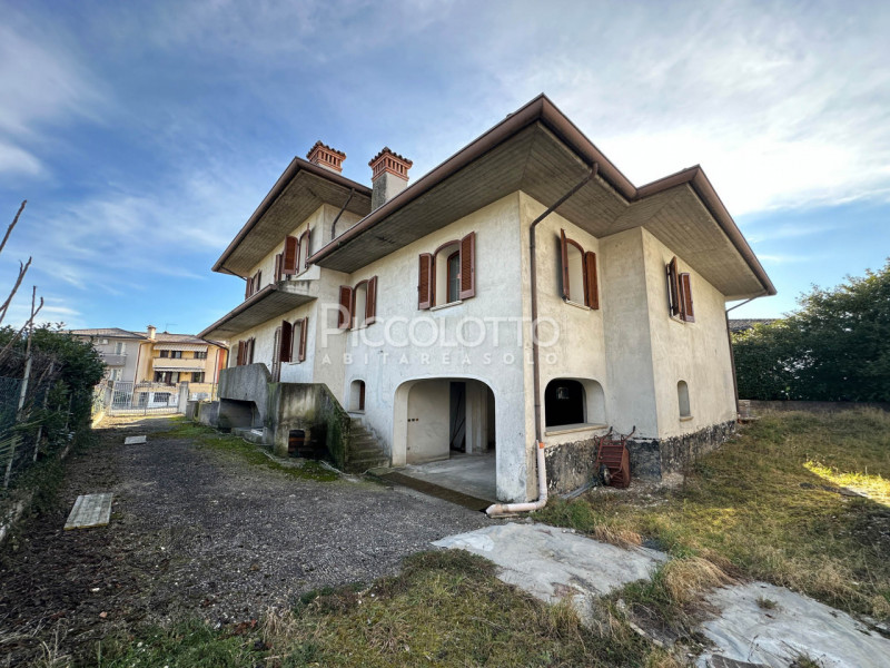 Rif. V5416 - Onè di Fonte, in posizione residenziale tranquilla e ben servita, proponiamo villa s...