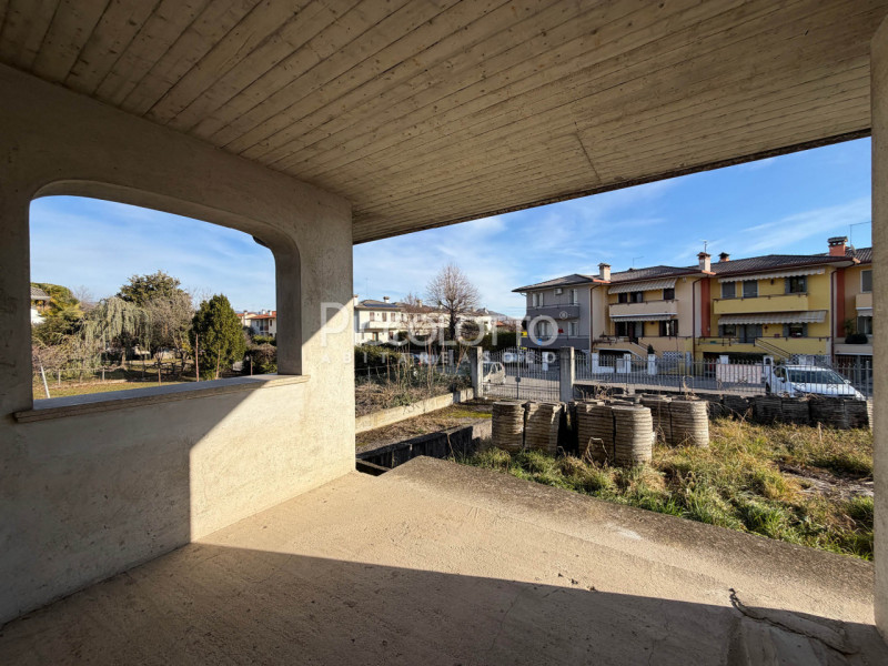 Rif. V5416 - Onè di Fonte, in posizione residenziale tranquilla e ben servita, proponiamo villa s...