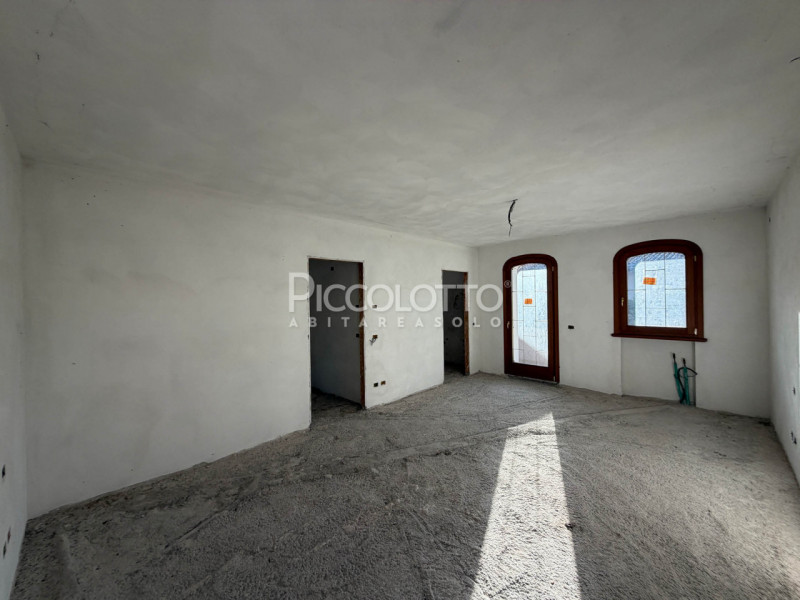 Rif. V5416 - Onè di Fonte, in posizione residenziale tranquilla e ben servita, proponiamo villa s...