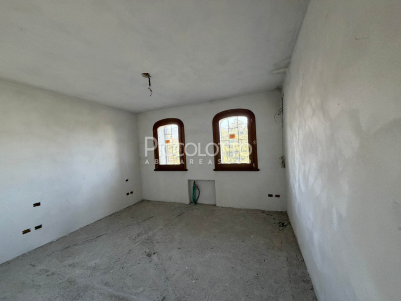 Rif. V5416 - Onè di Fonte, in posizione residenziale tranquilla e ben servita, proponiamo villa s...