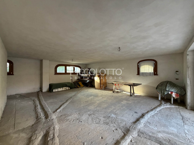 Rif. V5416 - Onè di Fonte, in posizione residenziale tranquilla e ben servita, proponiamo villa s...