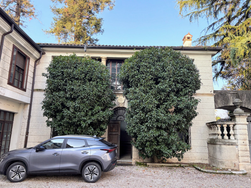 THIENE CENTRO - Prestigiosa Villa Storica € 540.000,00

Trattativa Unica immobiliare, via Prà Bor...