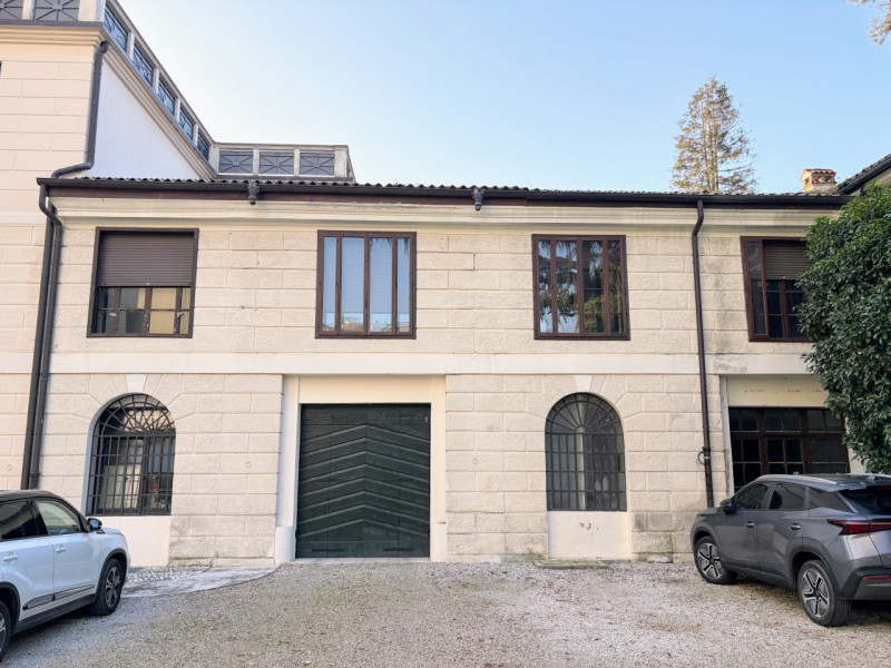 THIENE CENTRO - Prestigiosa Villa Storica € 540.000,00

Trattativa Unica immobiliare, via Prà Bor...