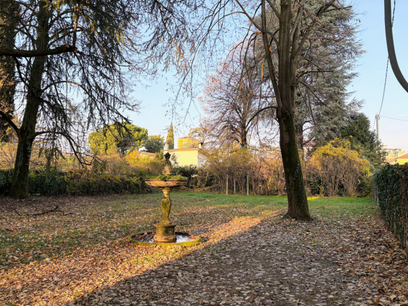 THIENE CENTRO - Prestigiosa Villa Storica € 540.000,00

Trattativa Unica immobiliare, via Prà Bor...