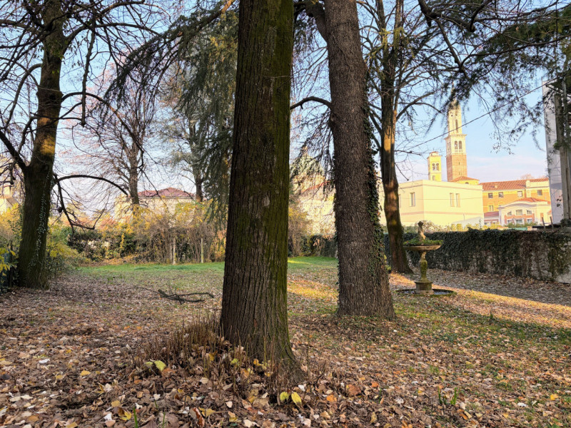 THIENE CENTRO - Prestigiosa Villa Storica € 540.000,00

Trattativa Unica immobiliare, via Prà Bor...