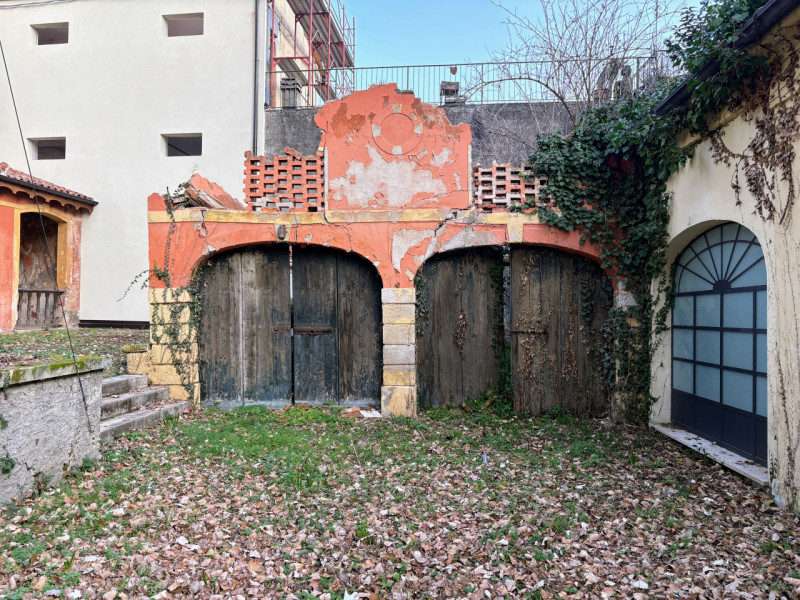 THIENE CENTRO - Prestigiosa Villa Storica € 540.000,00

Trattativa Unica immobiliare, via Prà Bor...