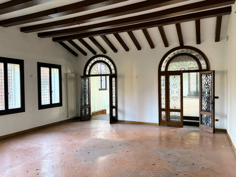 THIENE CENTRO - Prestigiosa Villa Storica € 540.000,00

Trattativa Unica immobiliare, via Prà Bor...