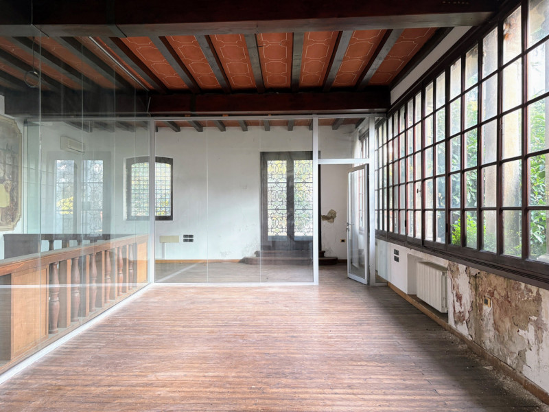 THIENE CENTRO - Prestigiosa Villa Storica € 540.000,00

Trattativa Unica immobiliare, via Prà Bor...