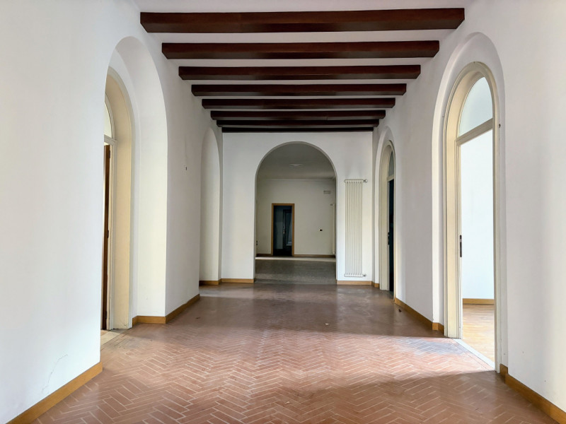 THIENE CENTRO - Prestigiosa Villa Storica € 540.000,00

Trattativa Unica immobiliare, via Prà Bor...