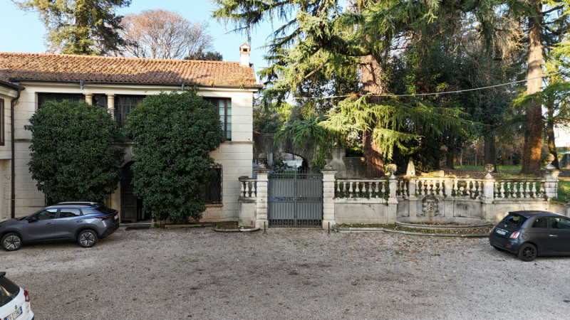 THIENE CENTRO - Prestigiosa Villa Storica € 540.000,00

Trattativa Unica immobiliare, via Prà Bor...