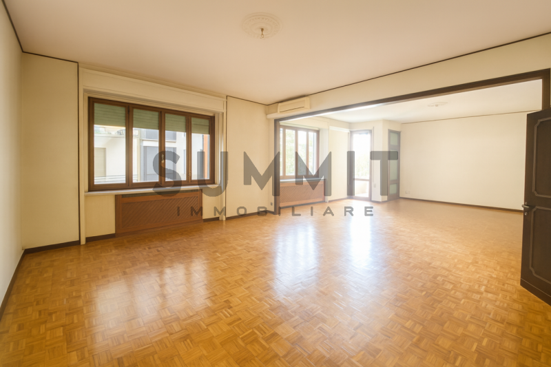 SCHIO – CENTRO: Luminoso e spazioso appartamento TRICAMERE di 255 mq, sito al quarto ed ultimo pi...