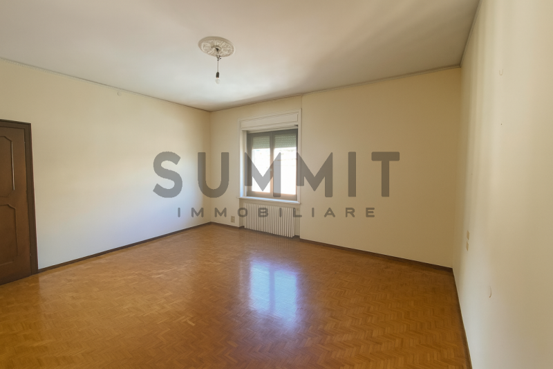 SCHIO – CENTRO: Luminoso e spazioso appartamento TRICAMERE di 255 mq, sito al quarto ed ultimo pi...