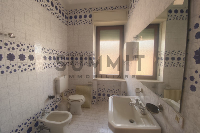 SCHIO – CENTRO: Luminoso e spazioso appartamento TRICAMERE di 255 mq, sito al quarto ed ultimo pi...