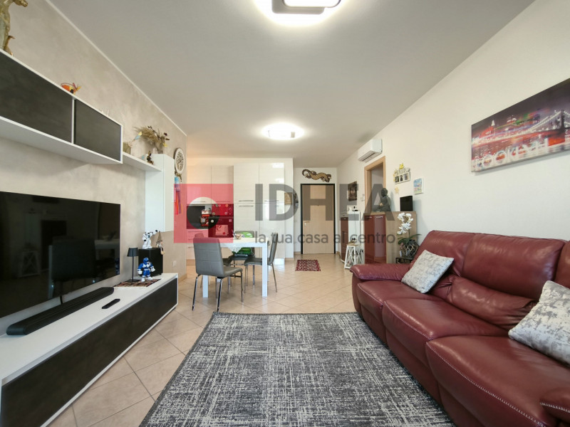 PAESE

In zona ricca di servizi raggiungibili a piedi quali centro commerciale, supermercati, fer...