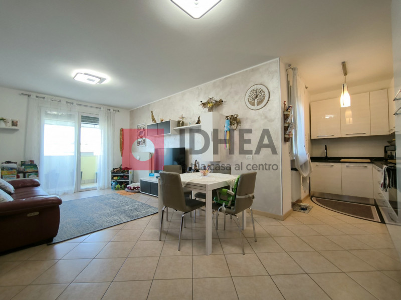 PAESE

In zona ricca di servizi raggiungibili a piedi quali centro commerciale, supermercati, fer...