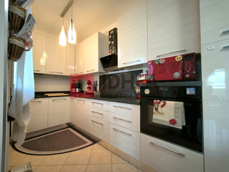 PAESE

In zona ricca di servizi raggiungibili a piedi quali centro commerciale, supermercati, fer...