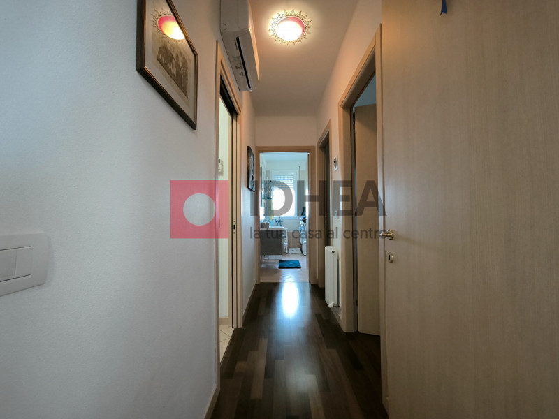 PAESE

In zona ricca di servizi raggiungibili a piedi quali centro commerciale, supermercati, fer...