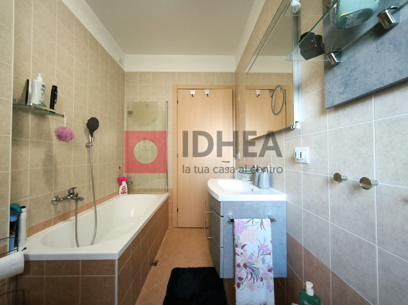 PAESE

In zona ricca di servizi raggiungibili a piedi quali centro commerciale, supermercati, fer...