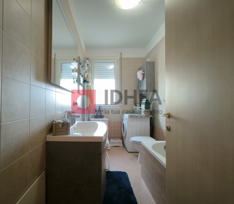 PAESE

In zona ricca di servizi raggiungibili a piedi quali centro commerciale, supermercati, fer...