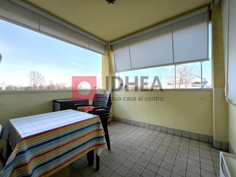 PAESE

In zona ricca di servizi raggiungibili a piedi quali centro commerciale, supermercati, fer...