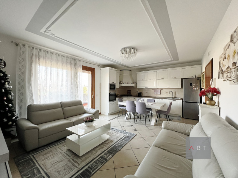 Appartamento situato al piano primo e composto di: soggiorno con angolo cottura, tre camere, due ...