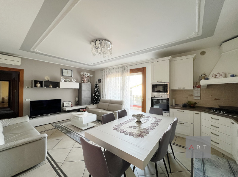 Appartamento situato al piano primo e composto di: soggiorno con angolo cottura, tre camere, due ...