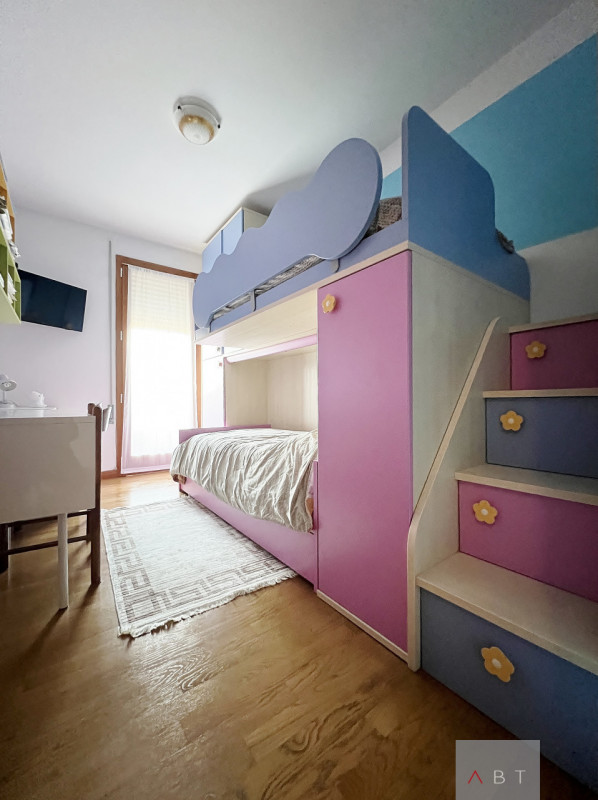 Appartamento situato al piano primo e composto di: soggiorno con angolo cottura, tre camere, due ...