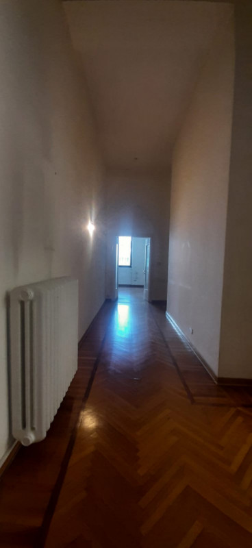 PIAZZA INSURREZIONE In Palazzo storico, appartamento di c.a. 200 mq con ottimo potenziale sia com...