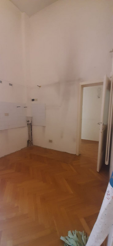 PIAZZA INSURREZIONE In Palazzo storico, appartamento di c.a. 200 mq con ottimo potenziale sia com...