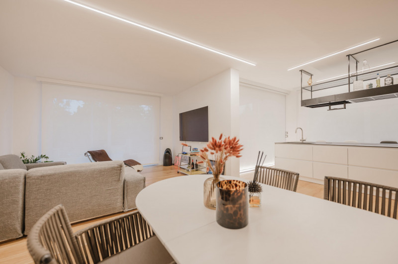 Raffinata porzione di bifamiliare di recentissima costruzione, pensata per offrire comfort modern...