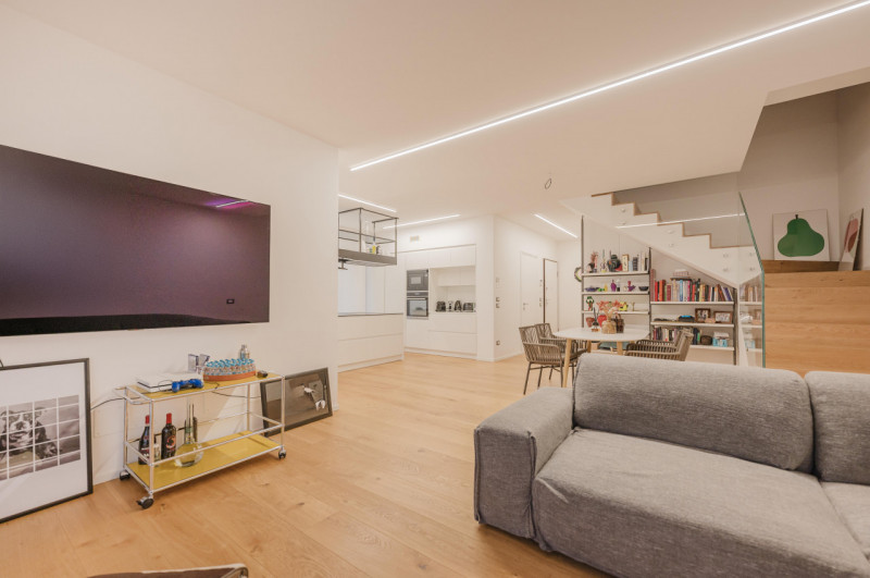 Raffinata porzione di bifamiliare di recentissima costruzione, pensata per offrire comfort modern...