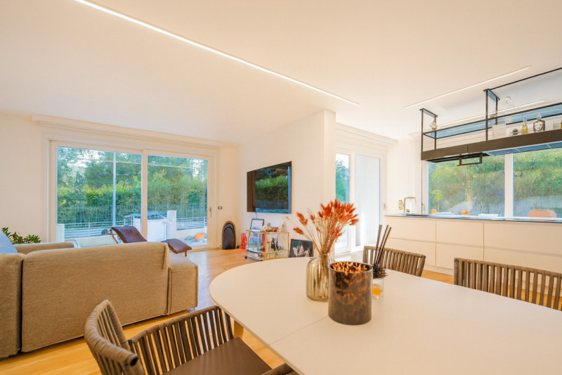 Raffinata porzione di bifamiliare di recentissima costruzione, pensata per offrire comfort modern...