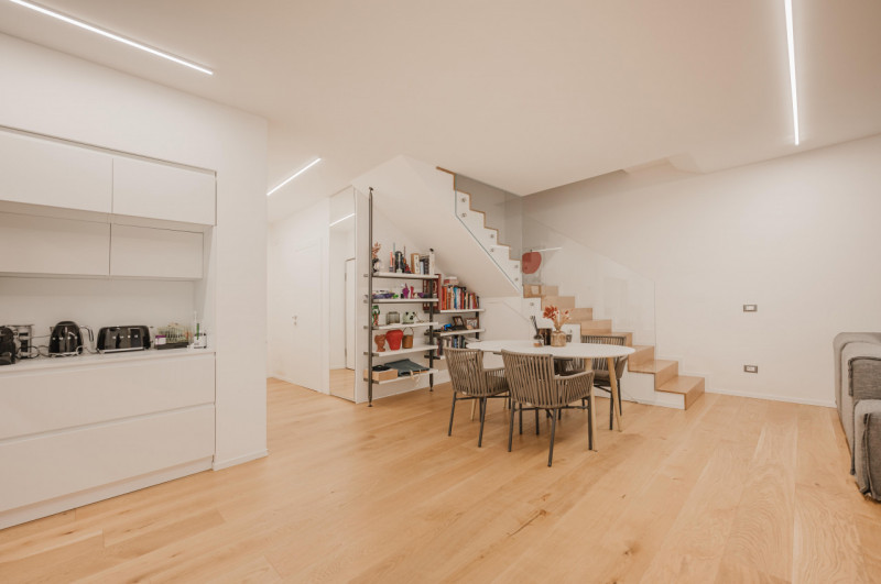 Raffinata porzione di bifamiliare di recentissima costruzione, pensata per offrire comfort modern...