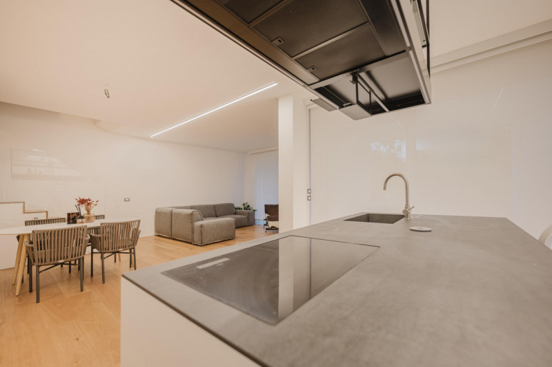 Raffinata porzione di bifamiliare di recentissima costruzione, pensata per offrire comfort modern...