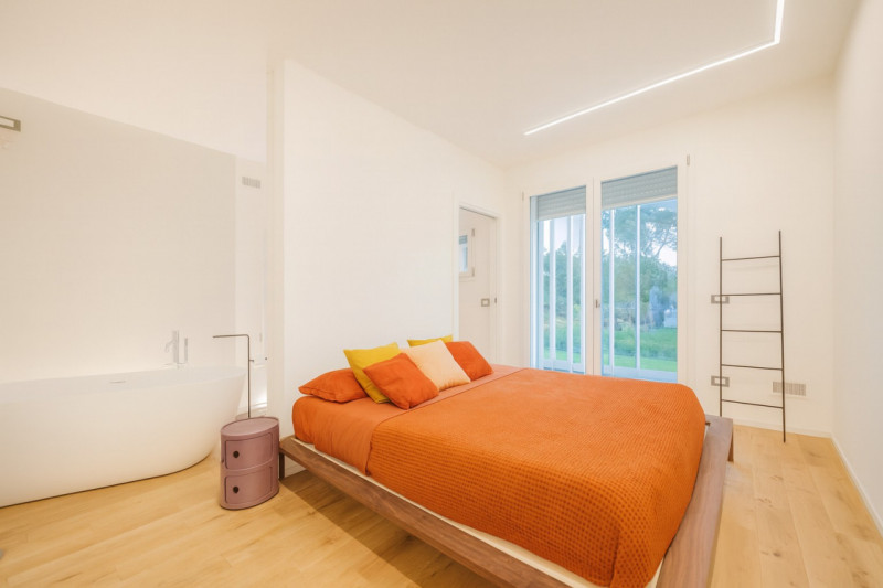 Raffinata porzione di bifamiliare di recentissima costruzione, pensata per offrire comfort modern...